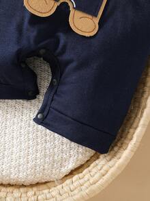 SHEIN Conjunto de 2 piezas para bebé niño: camiseta casual con estampado de oso lindo y peto con oso 3D, apto para uso al aire libre, verano - azul real - Ver 9