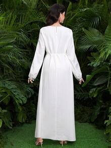 Al Najma 优雅花卉蕾丝拼接系带长袖宽松睡袍 - 白色 - 查看 6