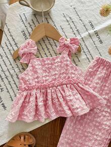 SHEIN LMoss Kids Bộ đồ gia đình đồng màu mùa hè nhiệt đới dễ thương màu hồng cho bé gái 2 món, áo tank top vải vân nổi và quần dài, set quần bèo nhún công chúa cho bé tập đi đi du lịch - Hồng - Xem 4