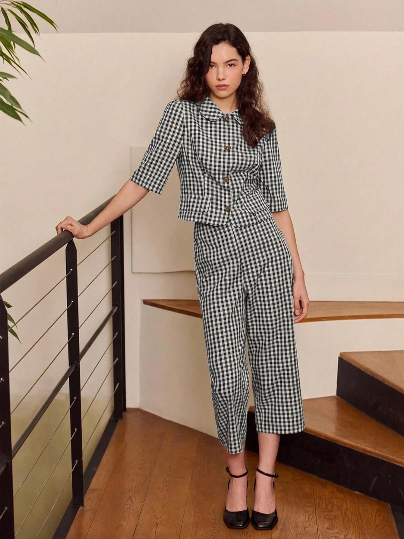 グリーンのギンガムチェックのボタンアップ半袖ジャケット。丸襟でキュートなヴィンテージスタイル。