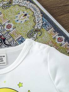 SHEIN Baby Boy Cute Moon Boy Print T-Shirt And Pants, Vest And Bag Full Set Arabic Baby Boy Clothes Middle Eastern Baby Clothing Toddler Boy White Set Newborn Baby Girl - White - View 4