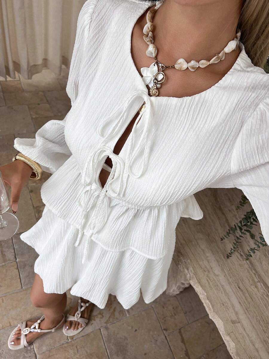 DAZY Bộ đồ nữ màu trơn, chất liệu vải có họa tiết, tay phồng thắt nơ và quần short, kiểu dáng thường ngày, thích hợp cho kỳ nghỉ xuân/hè. - trắng - Xem 1