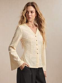 BizChic 新款春夏奶油黄V领前开襟纽扣纹理针织喇叭袖女式衬衫 - 米色 - 查看 7