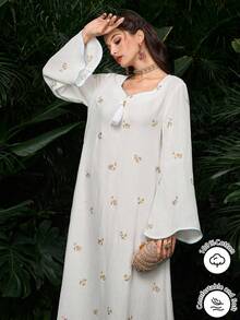 Al Najma Elegantes weißes Kleid mit Herzausschnitt, bunter Stickerei und Glockenärmeln, Frühling/Sommer - Weiss - Übersicht 4