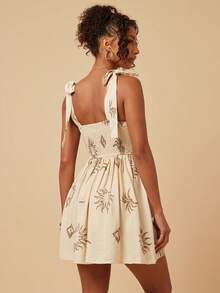 Travachic 女士碎花褶皱肩部系带腰身优雅迷你连衣裙，适合约会和派对穿着 - 杏色 - 查看 2