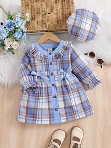 SHEIN Bộ váy và mũ màu xanh dương phối họa tiết kẻ caro, viền bèo nhún và nơ trang trí cho bé gái. - Màu xanh lam - Xem 4