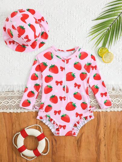 2 piezas Conjunto de traje de baño de niña bebé con estampado de fresa, que incluye camiseta de manga larga, shorts y decoración de moño, con capucha, elegante y casual, adecuado para nadar, vacaciones, verano