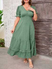 SHEIN Clasi Vestido casual de estilo vacacional con estampado de lunares, cuello en V, manga corta y volante en el bajo para tallas grandes - Verde - Ver 6