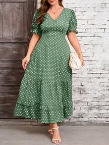 SHEIN Clasi Vestido casual de estilo vacacional con estampado de lunares, cuello en V, manga corta y volante en el bajo para tallas grandes - Verde - Ver 5