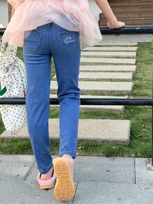 DAZY Jeans de mezclilla con bordado de letras para niñas preadolescentes - Azul - Ver 2