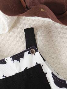 SHEIN 两件套幼儿男童西部牛仔休闲百搭可爱西部牧场图案印花口袋连体裤，饰有流苏，搭配红色头巾和无遮阳西部牛仔帽 - 黑與白 - 查看 5