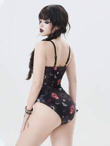ROMWE Goth Traje de baño de una pieza con ajuste ceñido, estampado, con detalle de abertura y tirantes ajustables, para mujer, primavera/verano - Multicolor - Ver 2