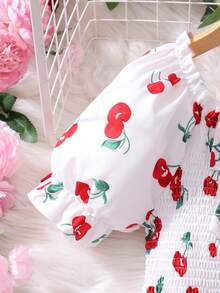 Vestido de verano de estilo campestre para actividades al aire libre, con estampado de cerezas en blanco y rojo, elegante y cómodo. Falda con volantes y lazo, manga corta con volantes, silueta evasé con recogido en la cintura - Blanco - Ver 6