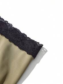 Snug Zone سروال داخلي للنساء بأحجام كبيرة بلمسات دانتيل وتلوين متباين - اخضر زيتون - مشاهدة 4