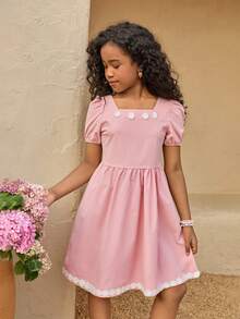 Sparklyn 女童粉色连衣裙，泡泡袖，胸前饰有白色花朵贴花，方领设计，优雅大方，适合8-12岁女孩，适合参加派对和度假，夏季新款 - 淺粉色 - 查看 5