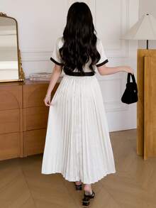 优雅通勤少女连衣裙，黑色衬衫领短袖褶裥喇叭裙，撞色设计，光泽面料，优雅公主裙 - 杏色 - 查看 2