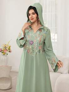 Al Najma 网纱刺绣拼接喇叭袖连帽绿色阿拉伯风格连衣裙 - 綠色 - 查看 7