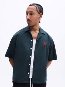 SUMWON Waldgrünes Kurzarm-Hemd und schwarze Shorts Co-Ord Set mit Brust-Logo für lässigen Sommerstil - Verschiedenfarbig - Übersicht 3