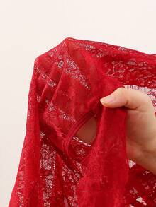 DelicateAllure Bộ đồ lót hở vai gợi cảm 2 mảnh ren chắp vá chéo: Áo ngủ + Quần lọt khe chữ T - Màu Đỏ Sâu - Xem 6