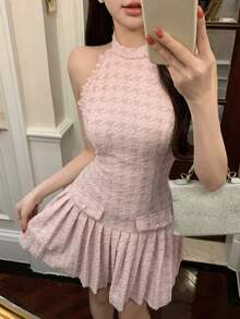 DAZY Đầm cổ yếm xếp ly họa tiết răng cưa màu hồng ngọt ngào dành cho nữ - Hồng - Xem 2