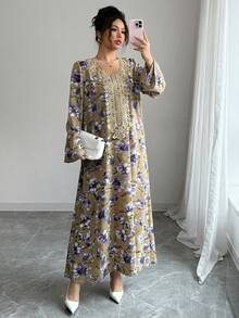 Al Najma 优雅花卉印花撞色蕾丝喇叭袖长袍连衣裙，度假风 - 紫色 - 查看 3