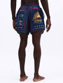 SUMWON 常规款男士沙滩短裤，采用鲜艳的拼接印花，弧形下摆，适合夏季度假、节日和游泳。 - 黑色 - 查看 2