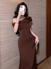 DAZY Women's Elegant Elegant Minimalist Solid Color Bow One-Shoulder Waist-Defining Long Dress - Burgundy - View 2
