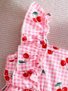 SHEIN Vintaside Kids 2件套新生女宝宝粉色卡通草莓格子连衣裙，配可爱蝴蝶结发带，0-3个月，柔软、弹力、亲肤，荷叶边装饰，适合外出、度假、拍照、春夏穿着。 - 彩色 - 查看 8