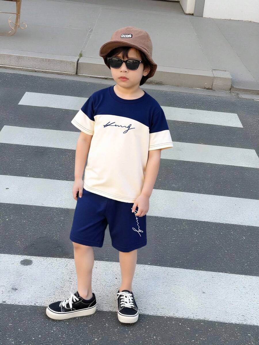 SHEIN Set de 2 piezas: Camiseta de manga corta de cuello redondo + Pantalones cortos, estilo callejero para niños pequeños, para verano, escapadas, vacaciones, viajes, relajación, tomar el sol - Azul - Ver 1