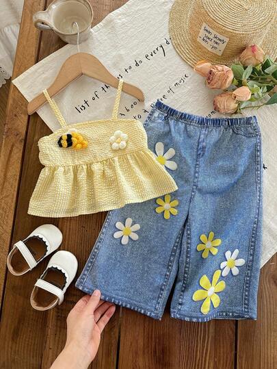 SHEIN This 2 Pieces Baby Girl Casual, Simple, Comfortable, And Cute Set Features A Textured Fabric And Embellished Patches, Including A Tank Top And Straight-Leg Pants, Perfect For Spring And Summer.