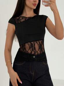 Aloruh 女士夏季T恤，黑色纯色性感蕾丝拼接上衣，撞色蕾丝T恤，短袖设计，修身性感时尚日常穿着 - 黑色 - 查看 6