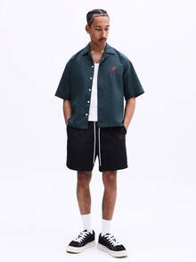 SUMWON Waldgrünes Kurzarm-Hemd und schwarze Shorts Co-Ord Set mit Brust-Logo für lässigen Sommerstil - Verschiedenfarbig - Übersicht 8