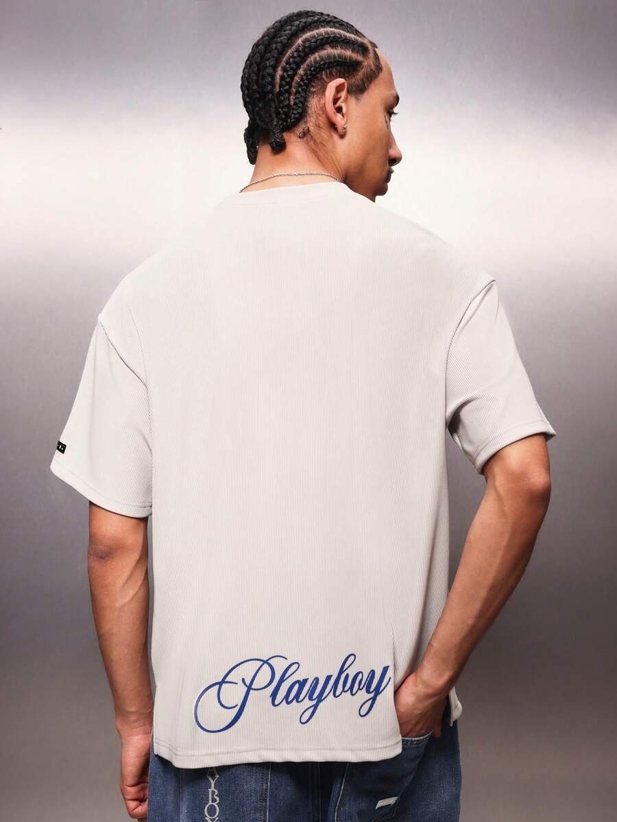 PLAYBOY X SUMWON 男士常规版型圆领短袖罗纹T恤，背面印有大号字母图案，休闲日常穿着 - 淺灰色 - 查看 1