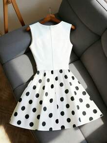 GlowEve 教师节无袖V领双排扣A字型拼接波点优雅浪漫精致休闲通勤连衣裙（女款） - 黑與白 - 查看 2