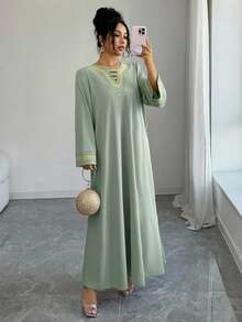 Yasmyna New V-Neck Embroidered Elegant Dress With Sophisticated Design - Green - View 4