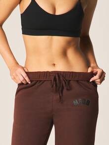 MISSGUIDED Pantalones de chándal con cordón y ajuste relajado con logotipo bordado para comodidad casual - Marrón - Ver 4