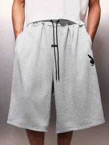 PLAYBOY X SUMWON Quần short jersey dáng suông, dài đến dưới đầu gối, có dây rút ở eo và chun co giãn, kiểu dáng rộng rãi, thoải mái, thích hợp cho mùa hè, có túi hai bên. - Xám - Xem 5