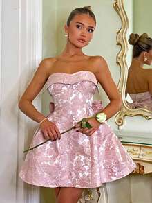 Glamine Charm 复古宫廷风女士粉色提花不规则露肩A字迷你连衣裙，腰间系带蝴蝶结装饰，适合派对、生日、宴会、花园派对、婚礼、新娘送礼会、下午茶、鸡尾酒会、粉色主题派对等场合。 - 粉色 - 查看 5