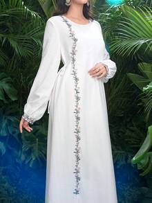 Al Najma 优雅花卉蕾丝拼接系带长袖宽松睡袍 - 白色 - 查看 9