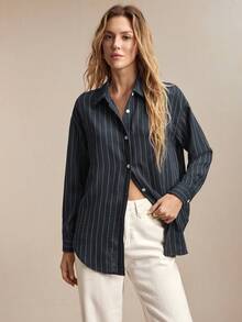 BizChic Áo sơ mi nữ dáng rộng, cổ bẻ, cài khuy trước, màu xanh hải quân, kẻ sọc, phù hợp cho nhiều dịp: Phong cách Y2K, công sở, trang trọng, thanh lịch khi đi làm, thường ngày, lãng mạn, retro thập niên 90, dự tiệc, lễ tốt nghiệp, đa năng, đơn giản, khách dự đám cưới, phù dâu, chủ nhà, đi chơi, giao lưu, hẹn hò, tiệc tùng, hòa nhạc, biểu diễn sân khấu, lễ tốt nghiệp, bữa trưa muộn, tiệc trà, sân bay. - Màu xanh hải quân - Xem 2