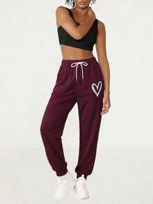 EURMUSE Quần jogger cạp rút họa tiết trái tim cỡ lớn cho nữ - Màu Đỏ Sâu - Xem 4