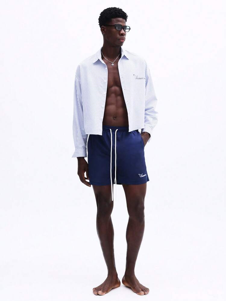 Conjunto de playa a rayas con pantalones cortos con cordón