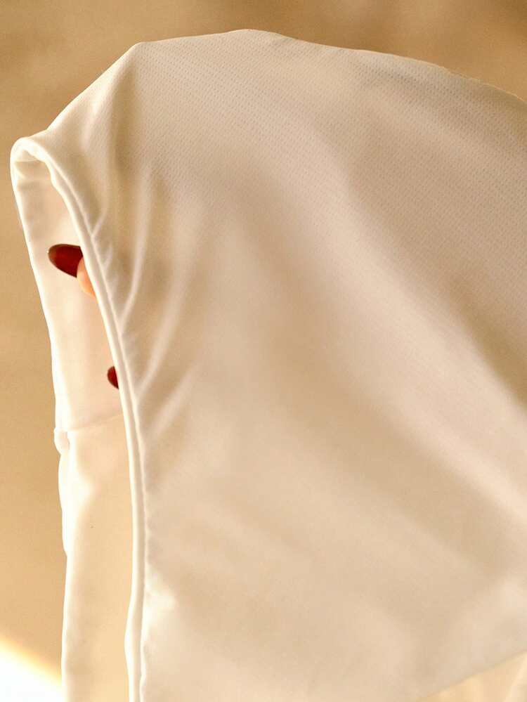 Maillot de bain une-pièce en tricot texturé avec détails de perles et effet ajouré