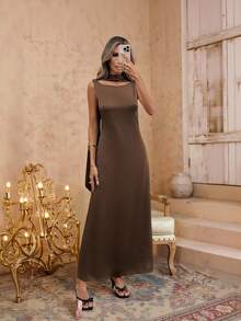 SHEIN LUNE 女士无袖吊带缎面连衣裙，适合时尚约会之夜、都市风尚、商务通勤、婚礼伴娘、闺蜜下午茶、性感度假等多种场合。 - 深棕色 - 查看 6