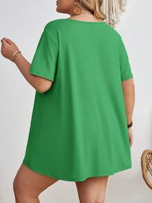 SHEIN CURVE+ Plus Size Casual Solid Color Round Neck Short Sleeve T-Shirt - Green - View 2