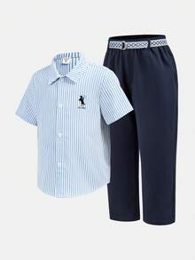 SHEIN 两件套儿童男童休闲舒适蓝白条纹Polo领短袖衬衫和蓝色裤子套装，绅士风，运动服，Y2K套装，基础款上衣和裤子，适合春夏、外出、情人节、幼儿男童服装、约会、旅行、假期、家庭聚会、返校、婚礼、晚宴、运动、生日派对等场合。 - 彩色 - 查看 4