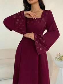 Al Najma 女款 Al-Adha 優雅酒紅色方領長洋裝，花卉刺繡貼花喇叭袖 A 字版阿拉伯風洋裝，端莊婚禮賓客穿搭 - 酒紅色 - 查看 3