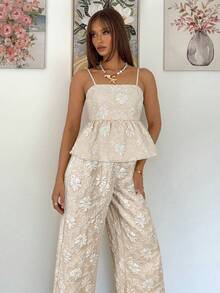 Siren Gaze 女士无袖方领蕾丝露脐上衣和长裤两件套，饰有花卉刺绣，时尚别致。女士刺绣蕾丝吊带露脐上衣和直筒裤套装，适合夏季穿着。蕾丝两件套，裤子两件套，米色两件套，夏季裤装套装，度假装。 - 杏色 - 查看 5