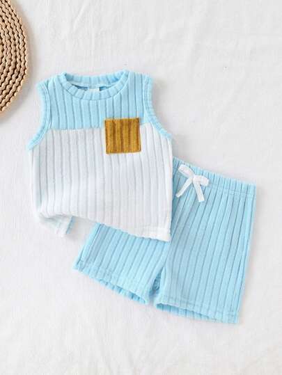 SHEIN Playful Pals 两件套幼儿男童撞色罗纹T恤和蓝色裤子套装，休闲舒适百搭，适合夏季各种场合