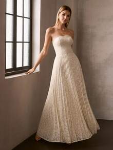 MOTF Soiréza 优雅无肩带女士长款派对礼服 | 饰有水钻的领口，褶裥裙身采用精致蕾丝面料，修身剪裁，适合新年晚会、正式派对、鸡尾酒会、夏季派对、婚礼、盛大晚宴等场合 | 搭配细带高跟鞋、精致珠宝和手拿包，尽显优雅气质 - 杏色 - 查看 6